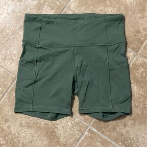 Lululemon women’s spandex shorts size 8